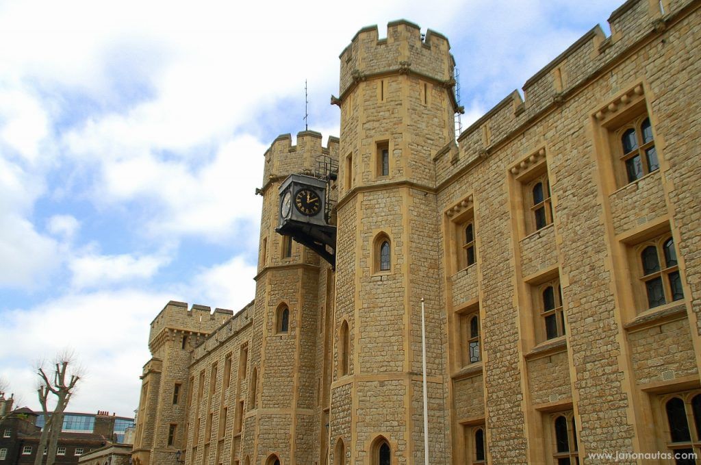 Edificio de las Joyas de la Corona en la Torre de Londres Edificio donde se custodian las Joyas de la Corona Británica en la Torre de Londres