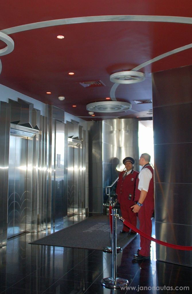 Ascensores de acceso al mirador Empire State, el emperador de Nueva York