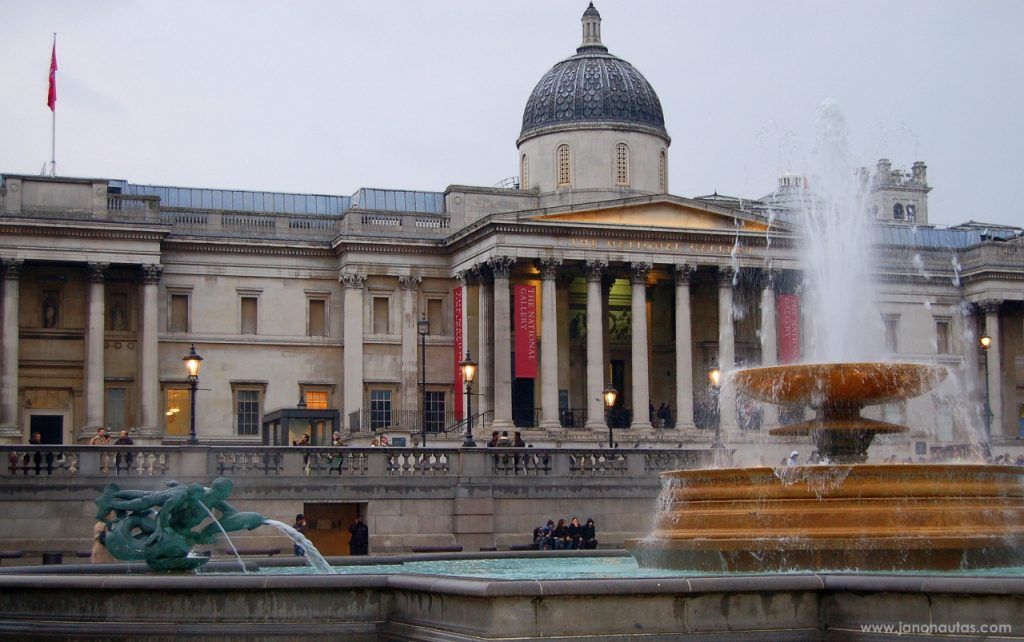 Exterior de la National Gallery Fachada principal del edificio de la National Gallery en Trafalgar Square, Londres.