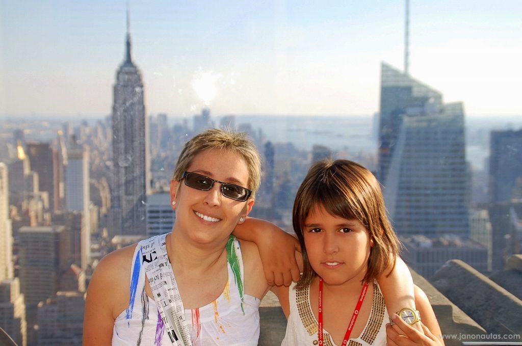 Trini y Clàudia en el mirador de la planta 102 Empire State, el emperador de Nueva York